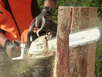 Operador de motosserra que teve a mão esquerda amputada deverá ser indenizado por danos morais e materiais