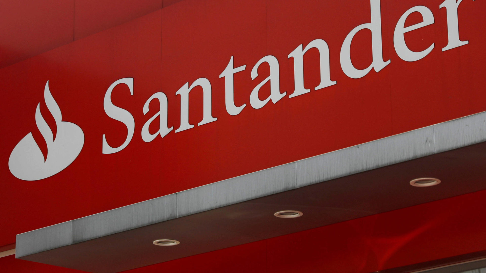 Gerente do Santander ganha equiparação e horas extras