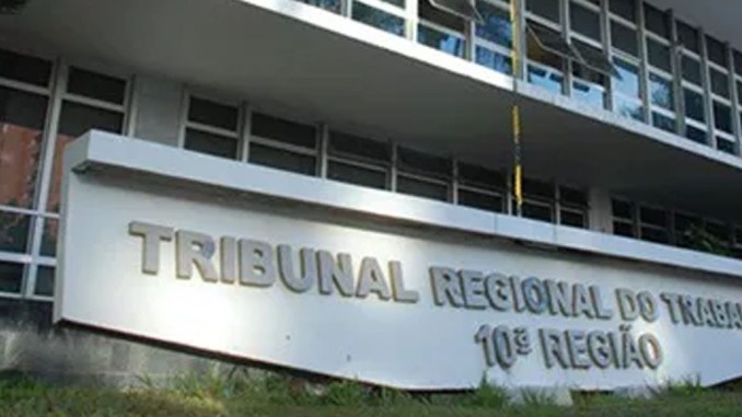 TRT da 10ª Região suspende aditivo a CCT que reduzia direitos rescisórios de empregados de bares e hotéis